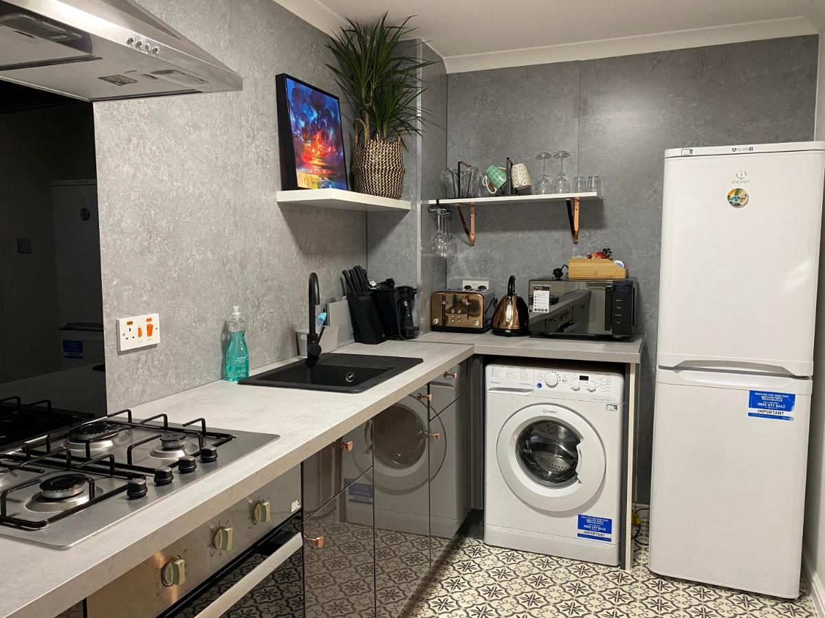 Private Main Door Lovely 2 Bedroom Apartment エディンバラ エクステリア 写真