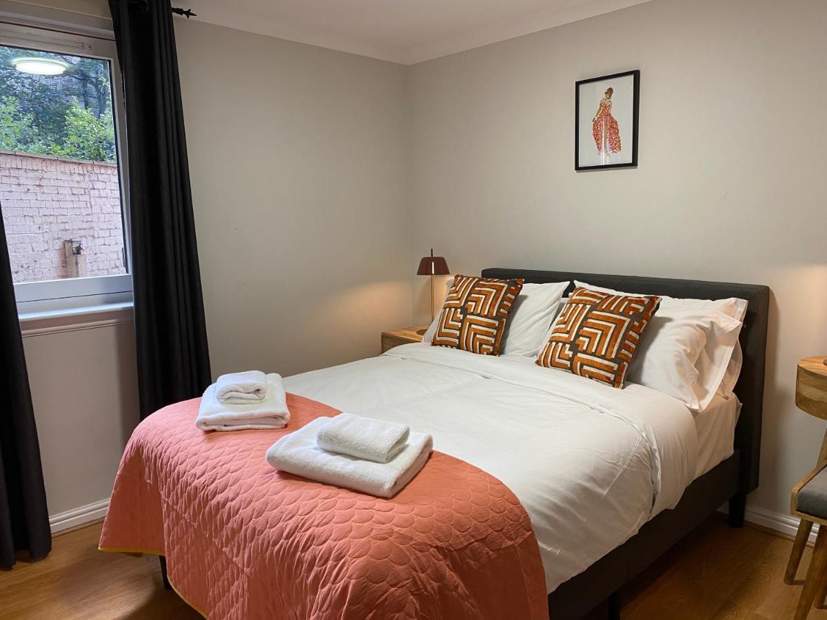 Private Main Door Lovely 2 Bedroom Apartment エディンバラ エクステリア 写真