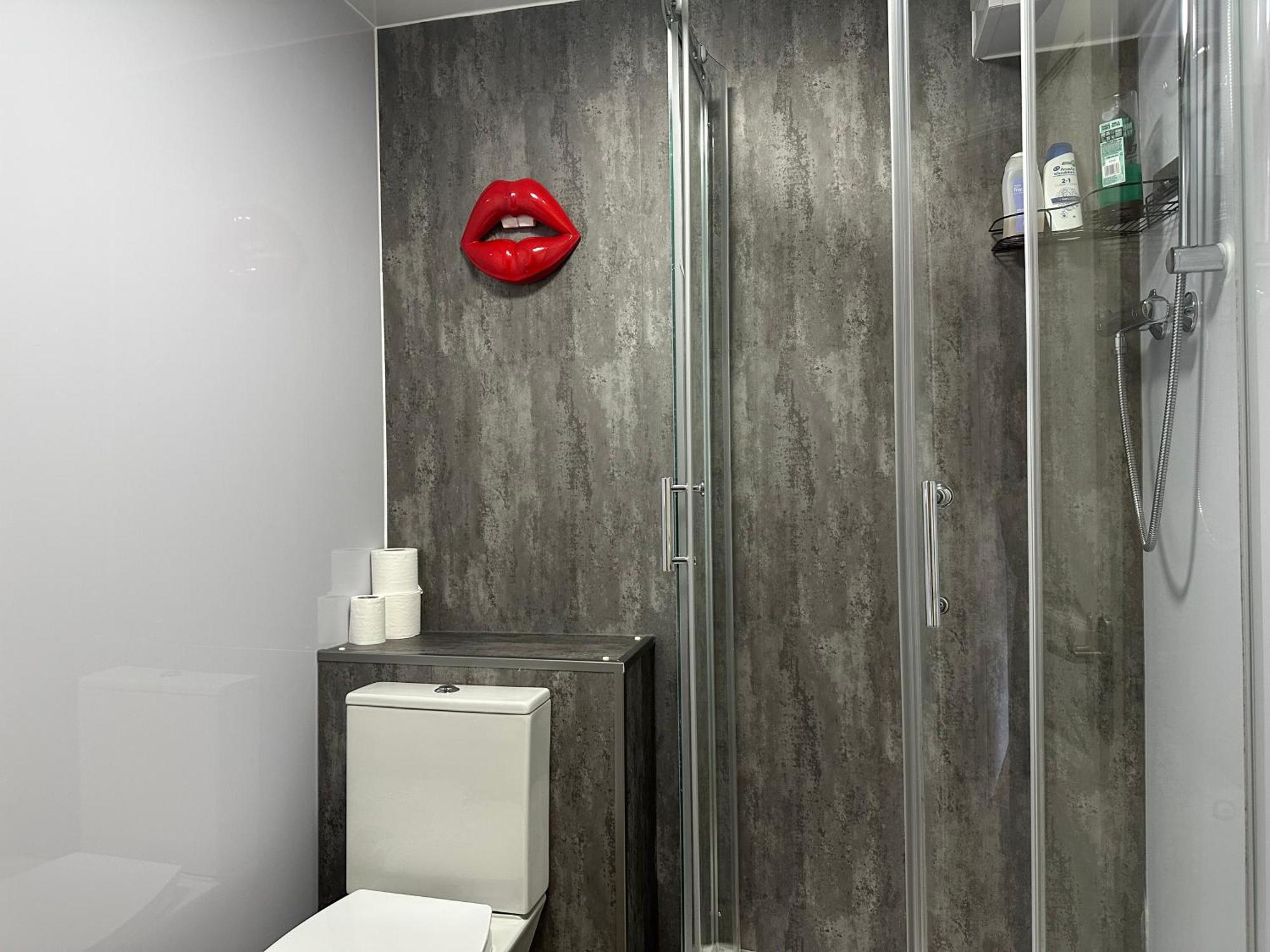 Private Main Door Lovely 2 Bedroom Apartment エディンバラ エクステリア 写真